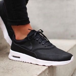 nike theas all black